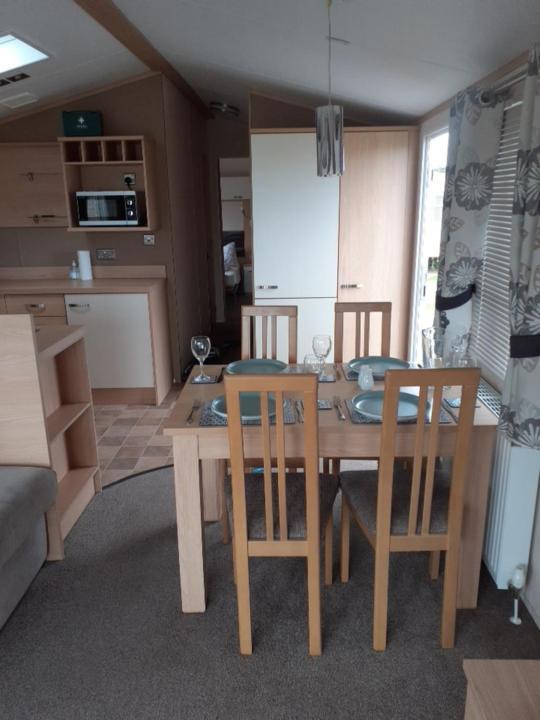 Rick'S Retreat Static Caravan Near The Beach With Free Wifi Лоссімут Екстер'єр фото